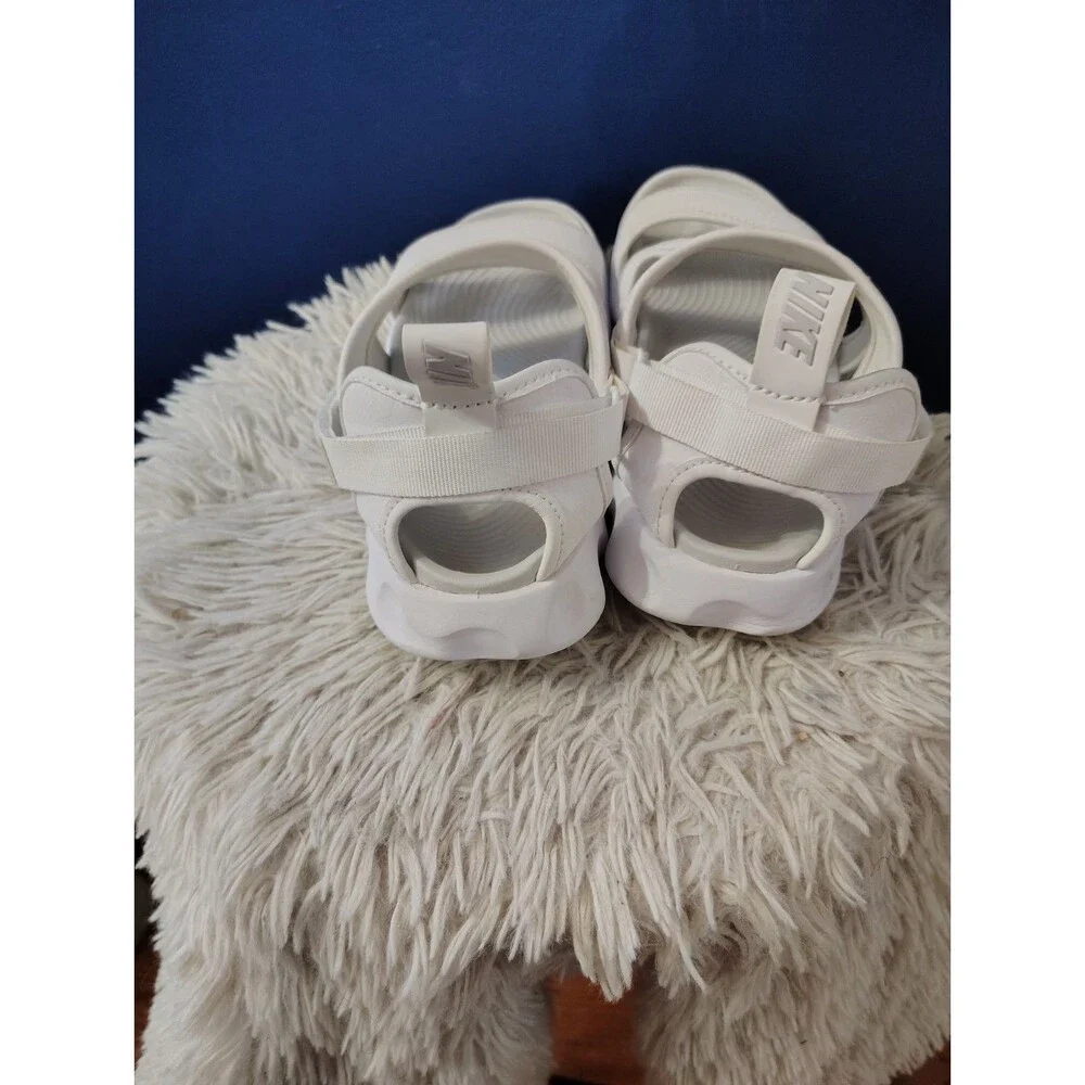 Nike Women's Owaysis Sandals  Size US 8 White EUR 39